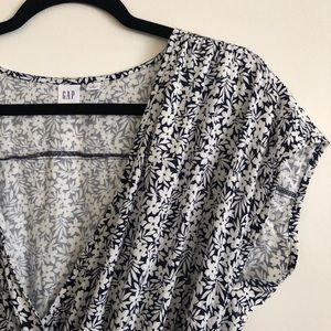 NWOT Gap navy floral wrap dress